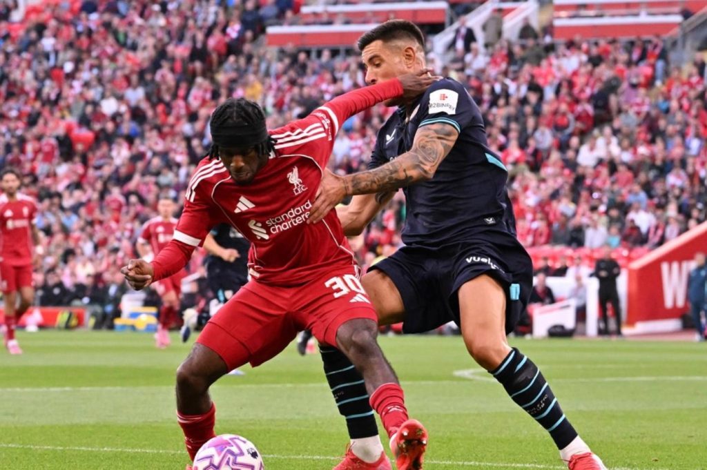 Liverpool mở đầu tỷ số một cách nhanh chóng