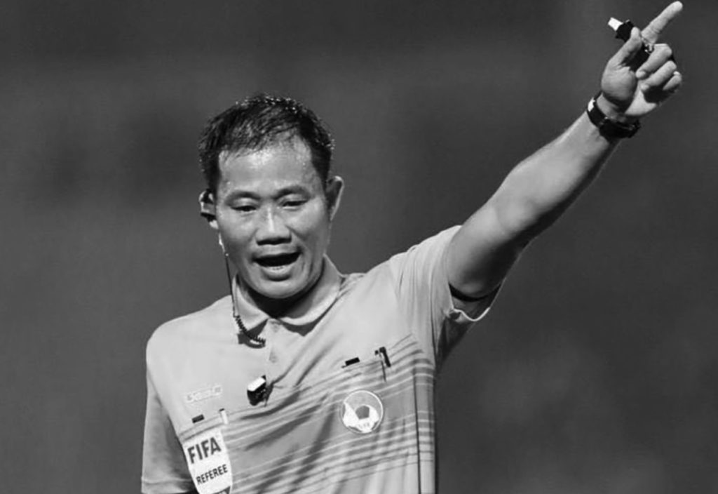 Trọng tài Trần Đình Thịnh đã gắn bó với bóng đá Việt Nam hơn một thập kỷ