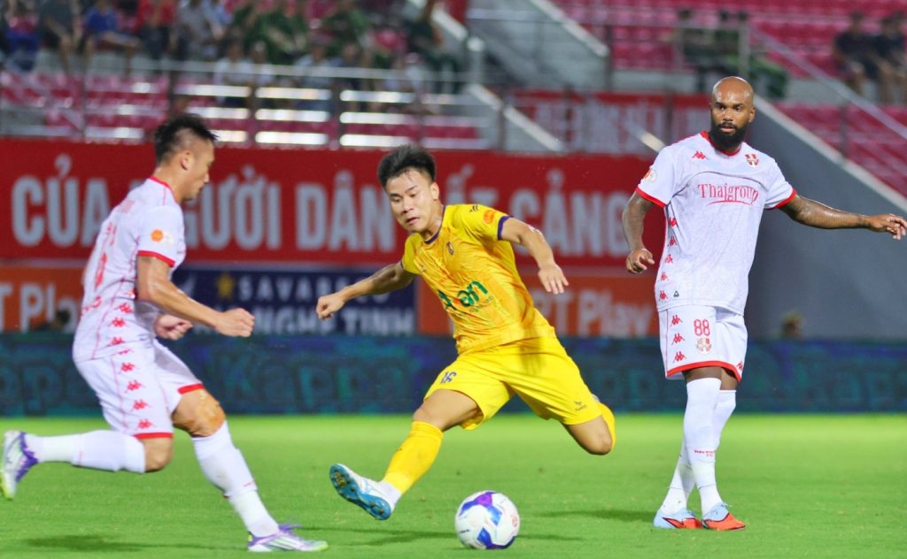 Hiệp 1 trận đấu khép lại với tỷ số 1-0 nghiêng về Hải Phòng