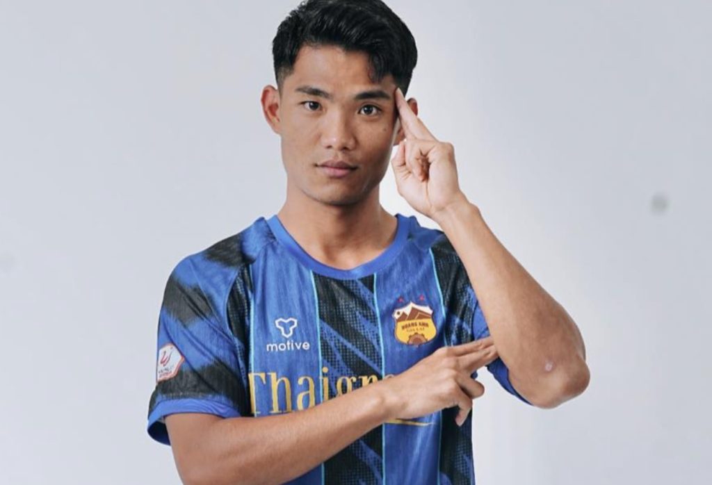 Phan Du Học lên tuyển Việt Nam để thay thế cho Doãn Ngọc Tân đang chấn thương