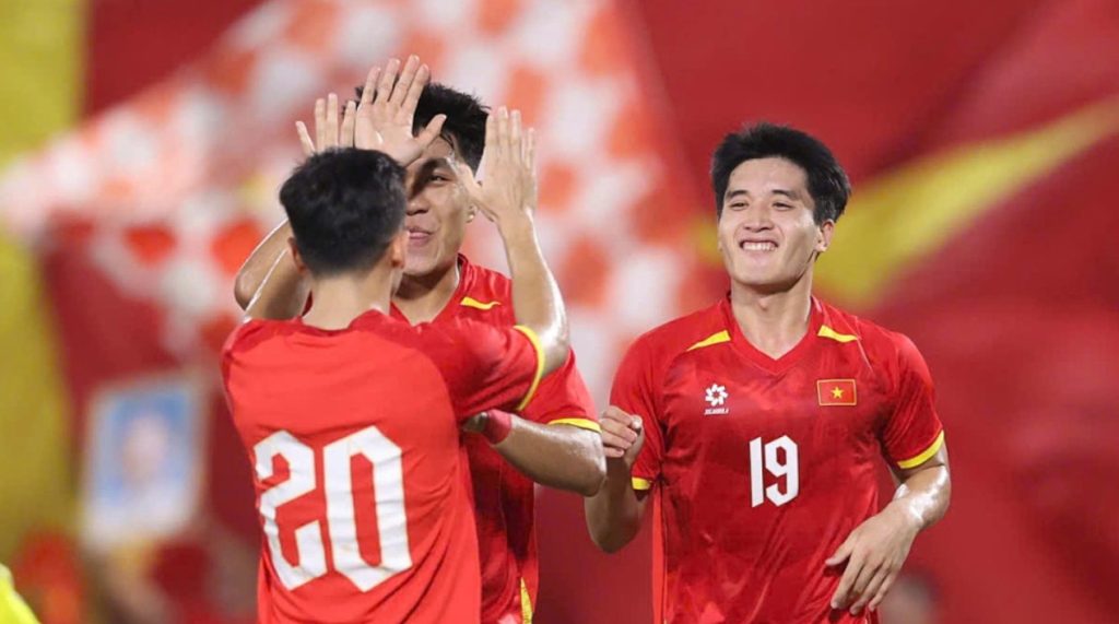 Việt Nam đã có một bước khởi đầu thuận lợi trong vòng bảng